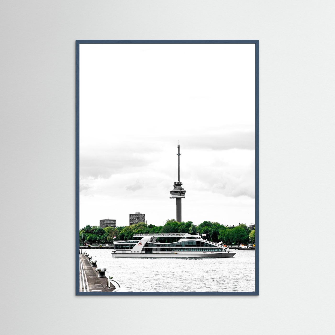  Veerboot vaart voor de Euromast langs, Rotterdam 
