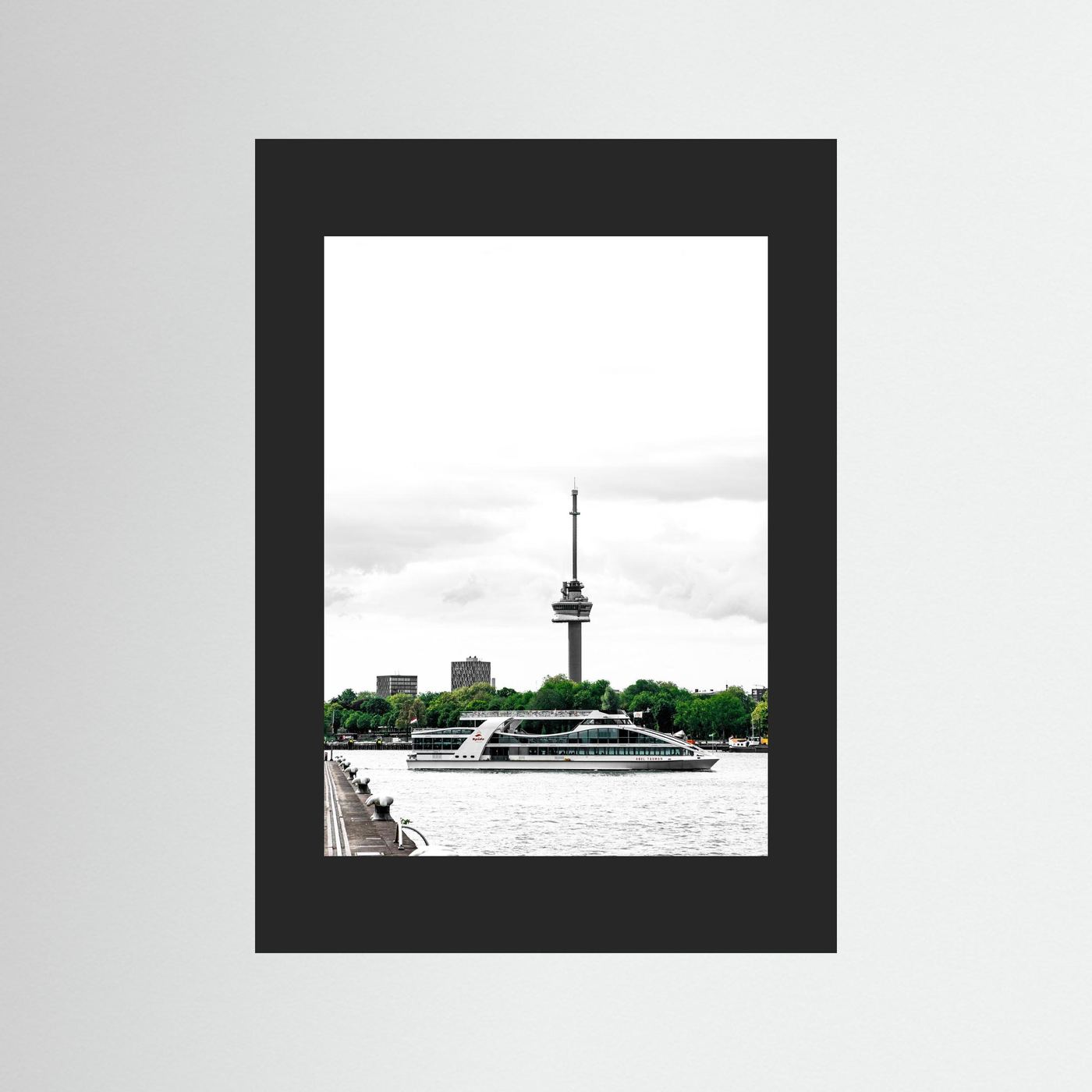  Veerboot vaart voor de Euromast langs, Rotterdam 