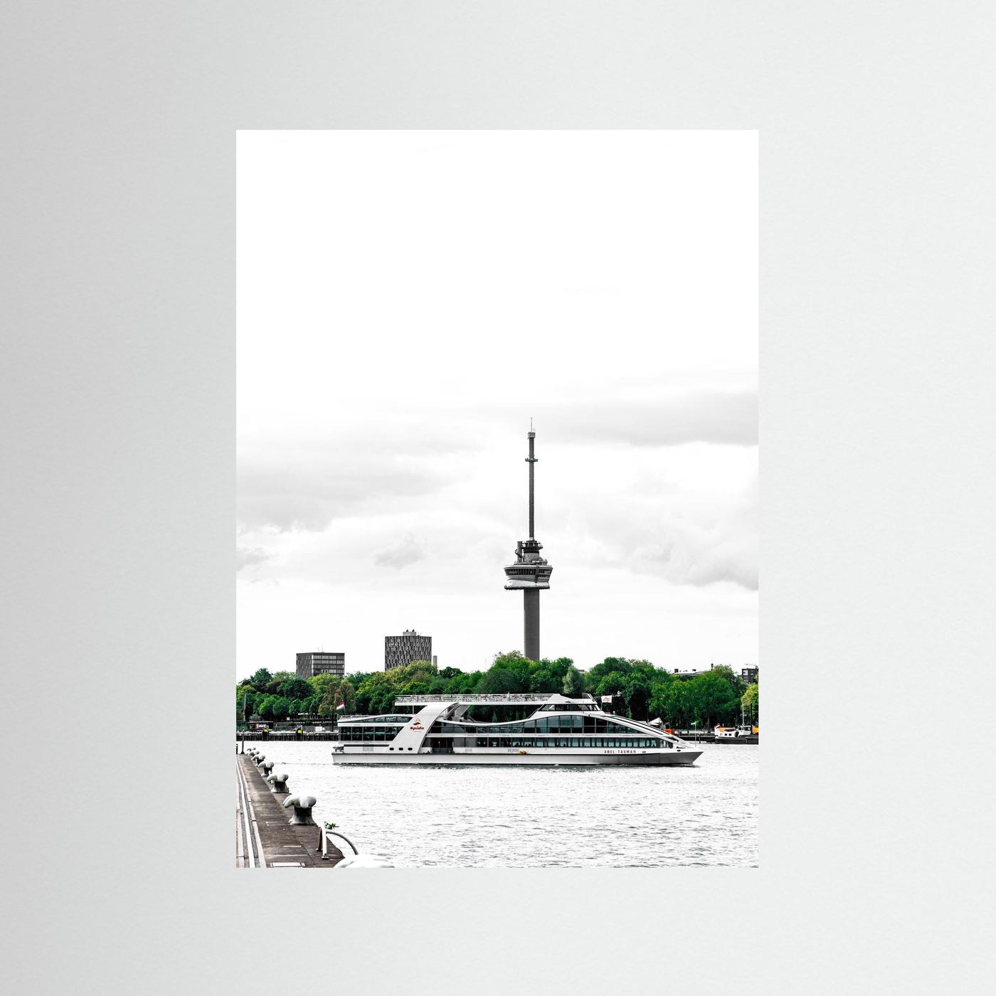  Veerboot vaart voor de Euromast langs, Rotterdam 
