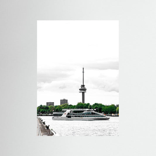  Veerboot vaart voor de Euromast langs, Rotterdam 
