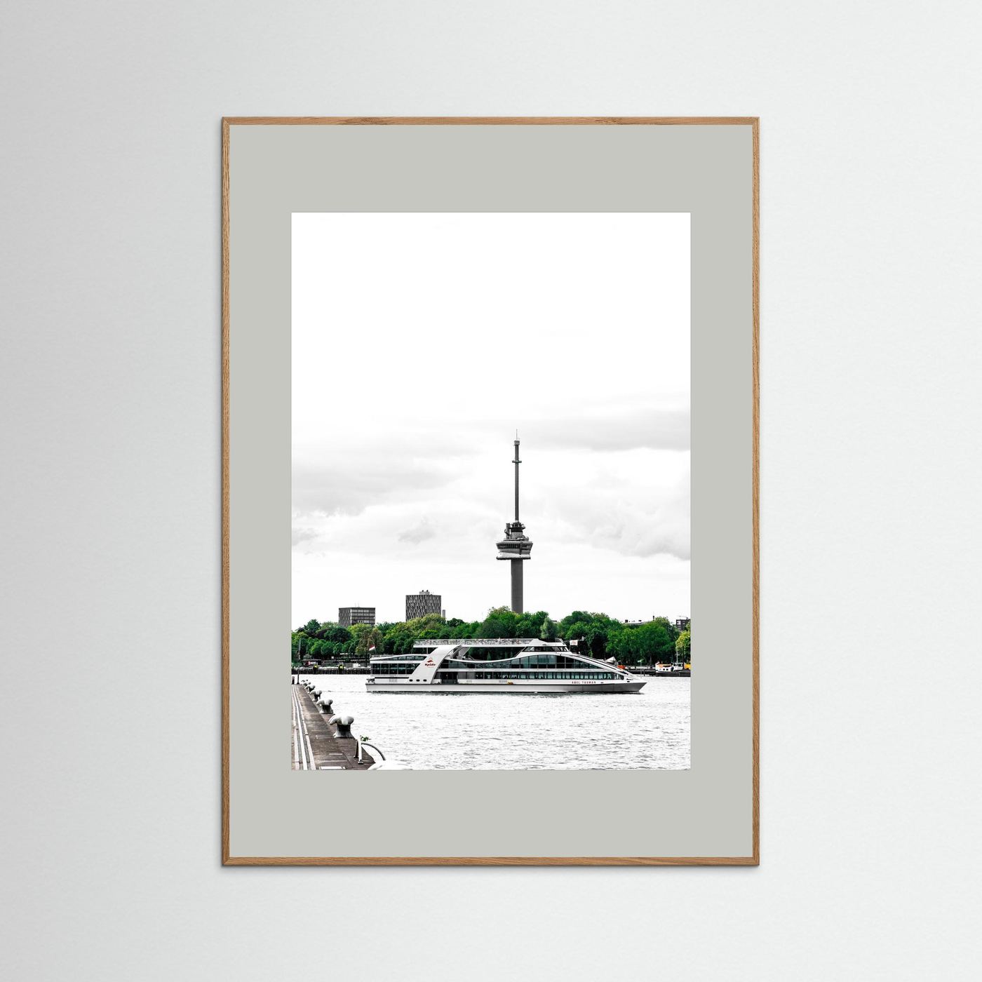  Veerboot vaart voor de Euromast langs, Rotterdam 