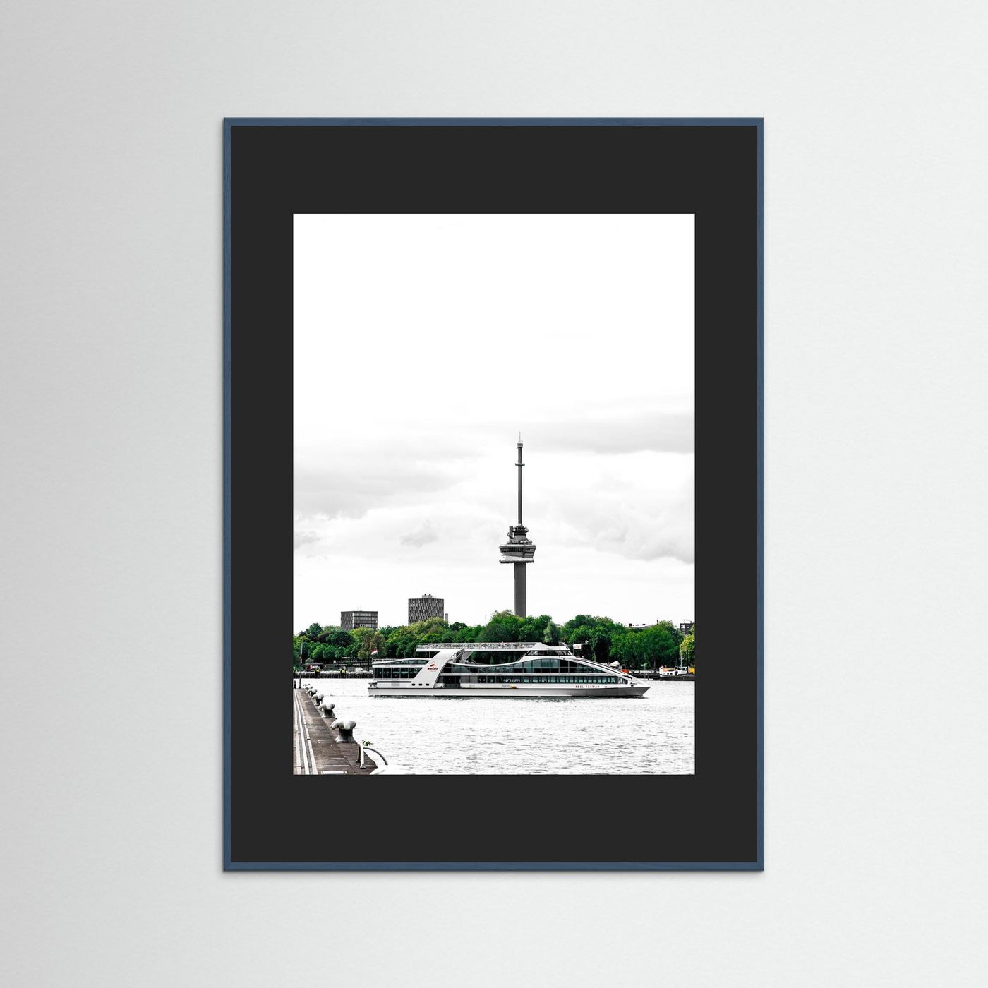 Veerboot vaart voor de Euromast langs, Rotterdam 