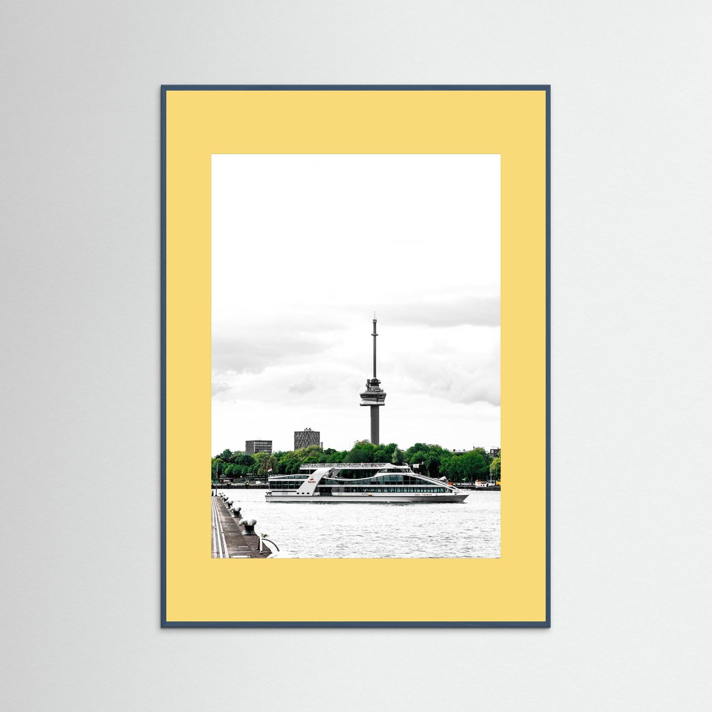  Veerboot vaart voor de Euromast langs, Rotterdam 