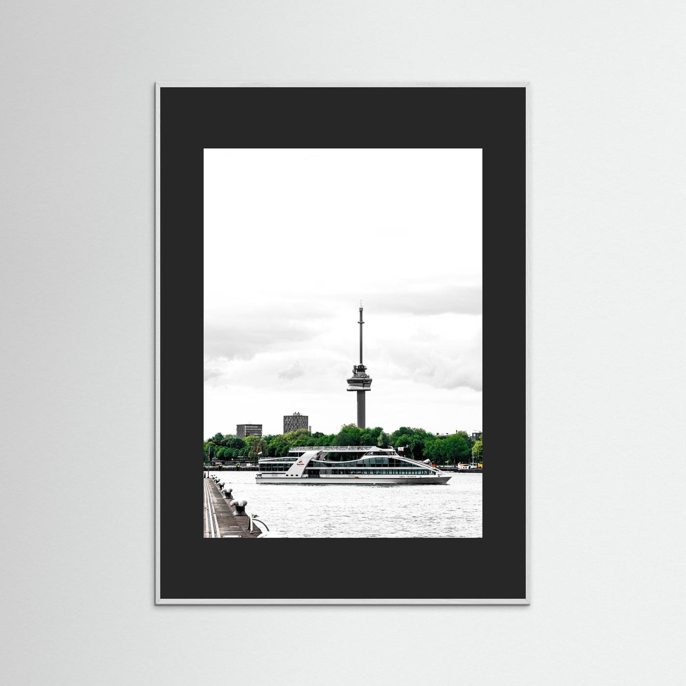  Veerboot vaart voor de Euromast langs, Rotterdam 