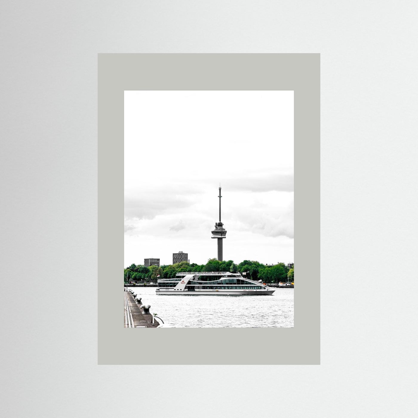  Veerboot vaart voor de Euromast langs, Rotterdam 