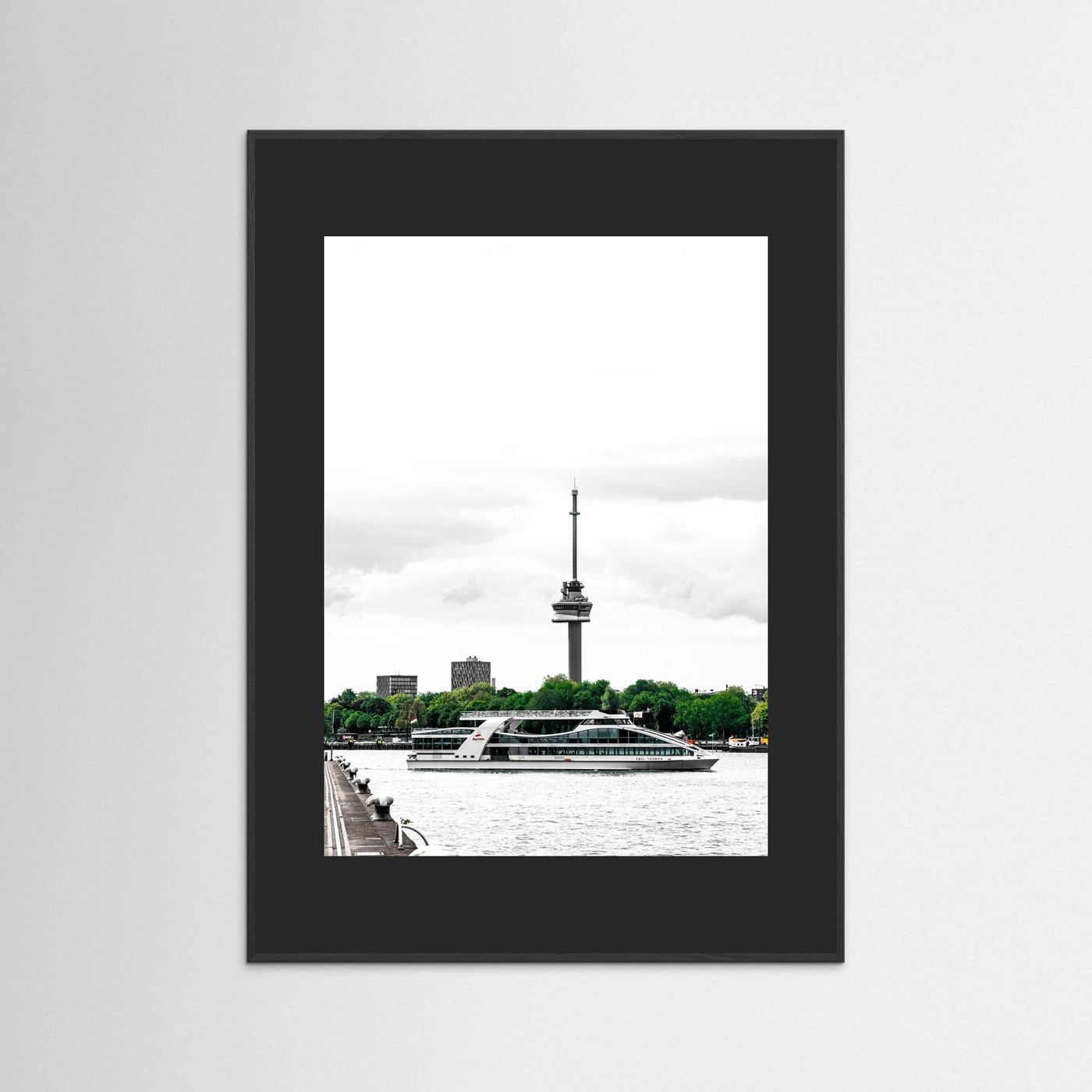  Veerboot vaart voor de Euromast langs, Rotterdam 