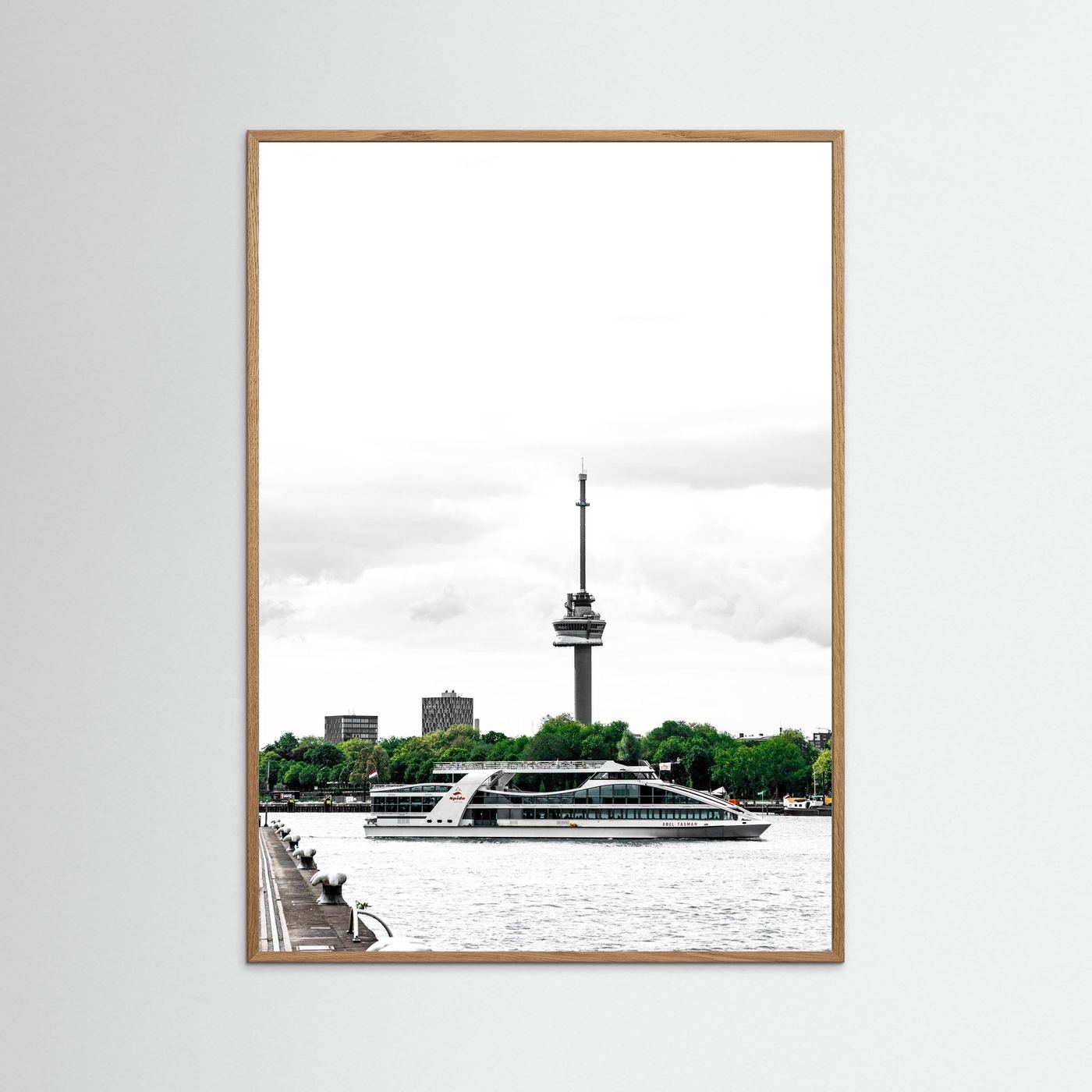  Veerboot vaart voor de Euromast langs, Rotterdam 