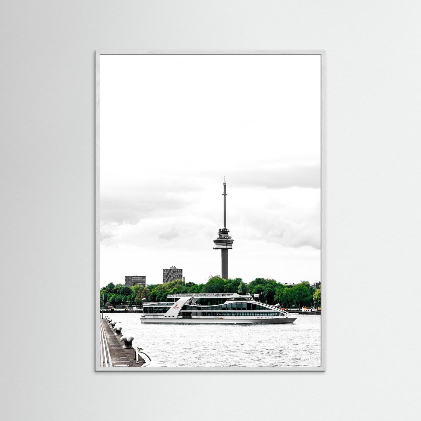  Veerboot vaart voor de Euromast langs, Rotterdam 