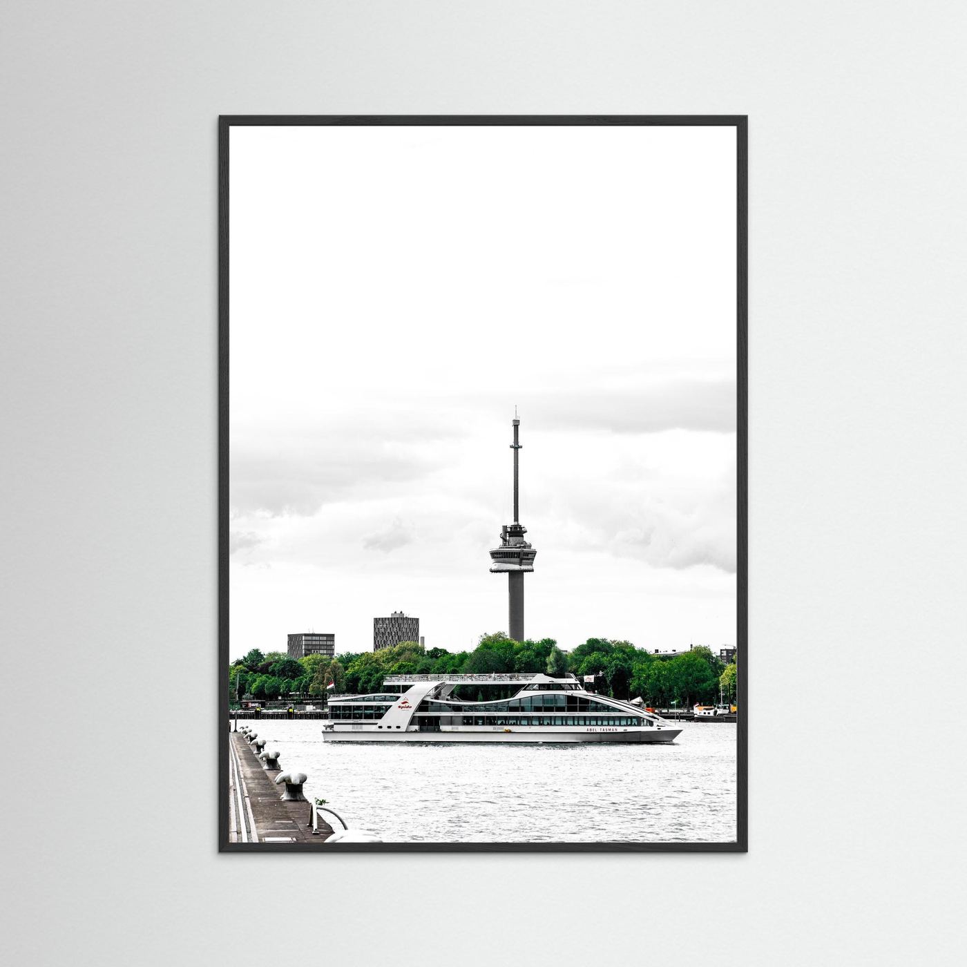  Veerboot vaart voor de Euromast langs, Rotterdam 