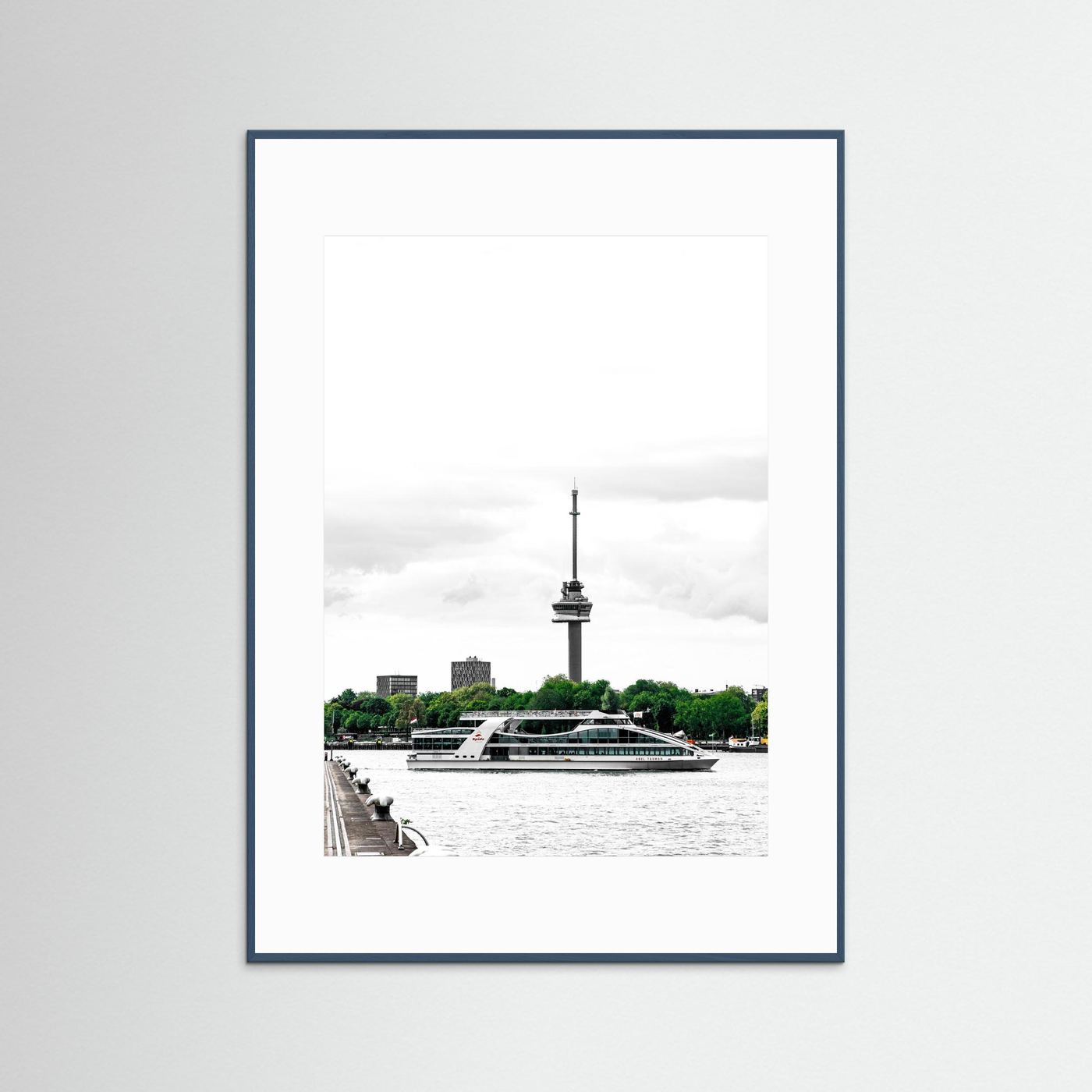  Veerboot vaart voor de Euromast langs, Rotterdam 