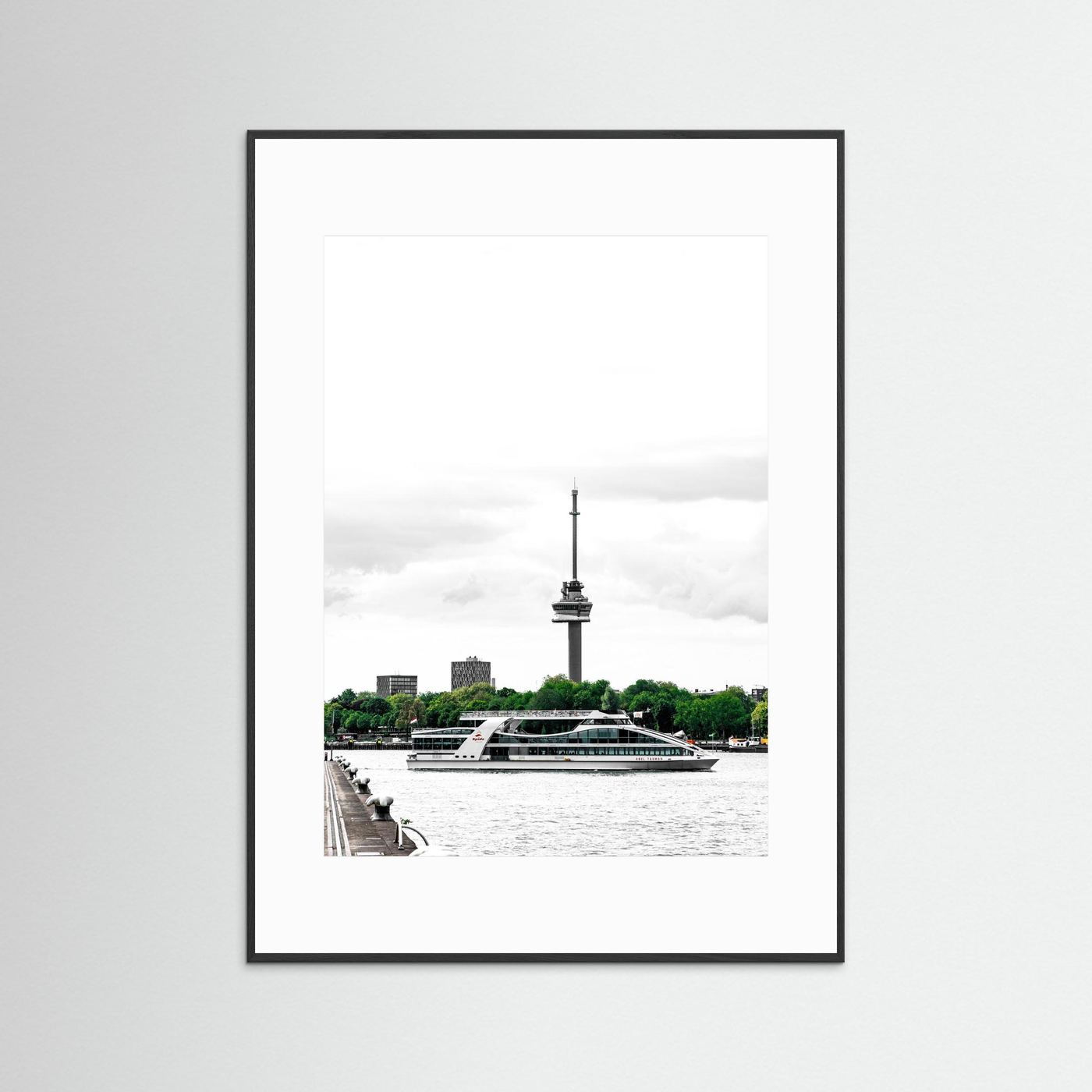  Veerboot vaart voor de Euromast langs, Rotterdam 