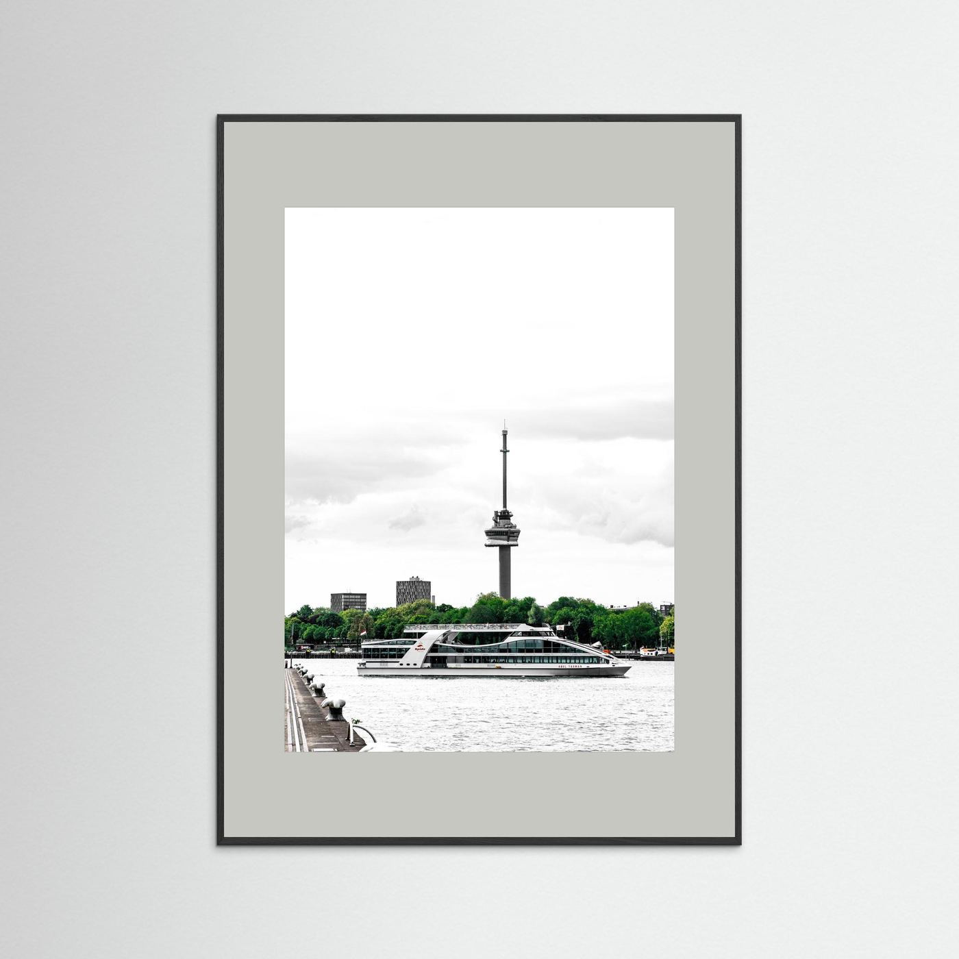 Veerboot vaart voor de Euromast langs, Rotterdam 