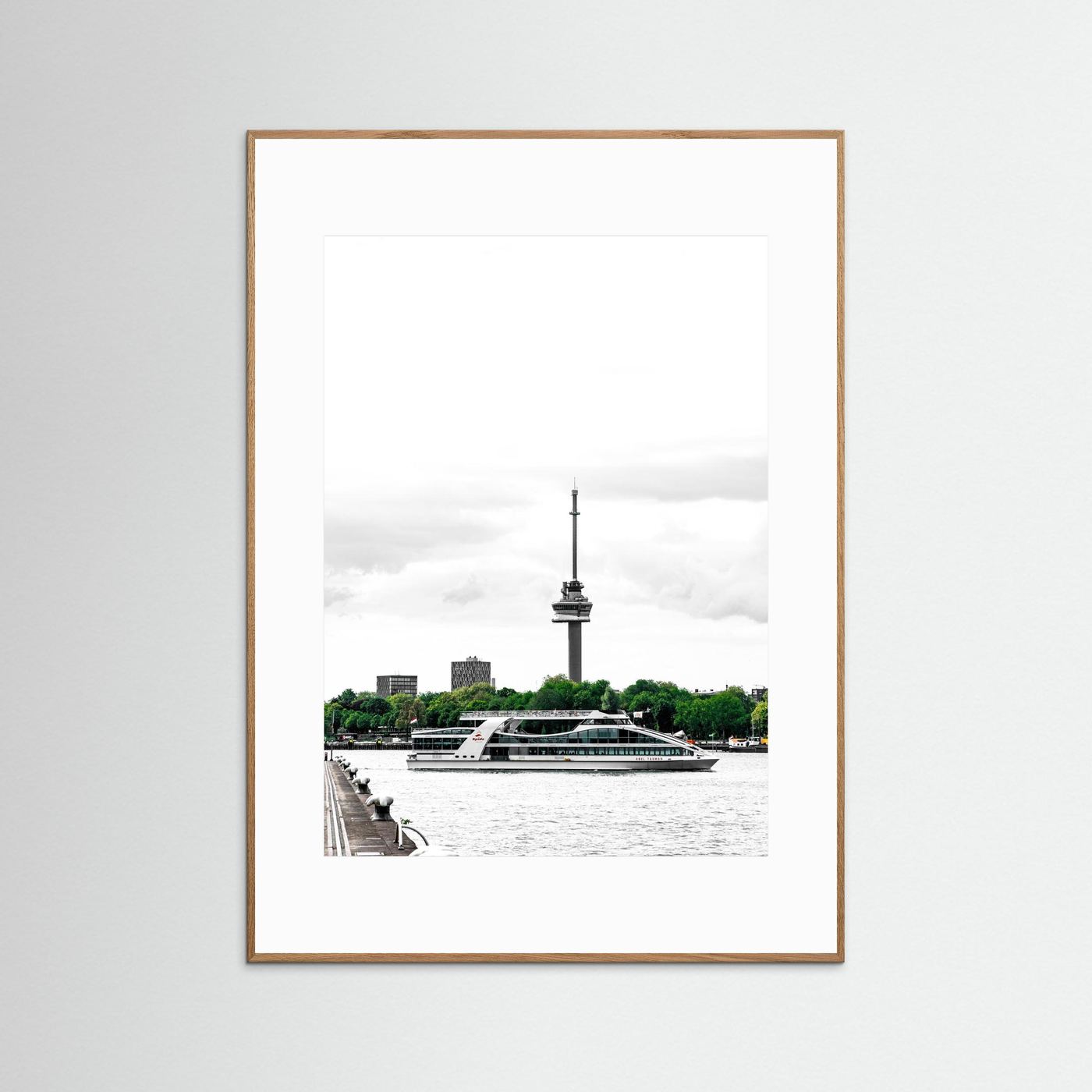  Veerboot vaart voor de Euromast langs, Rotterdam 