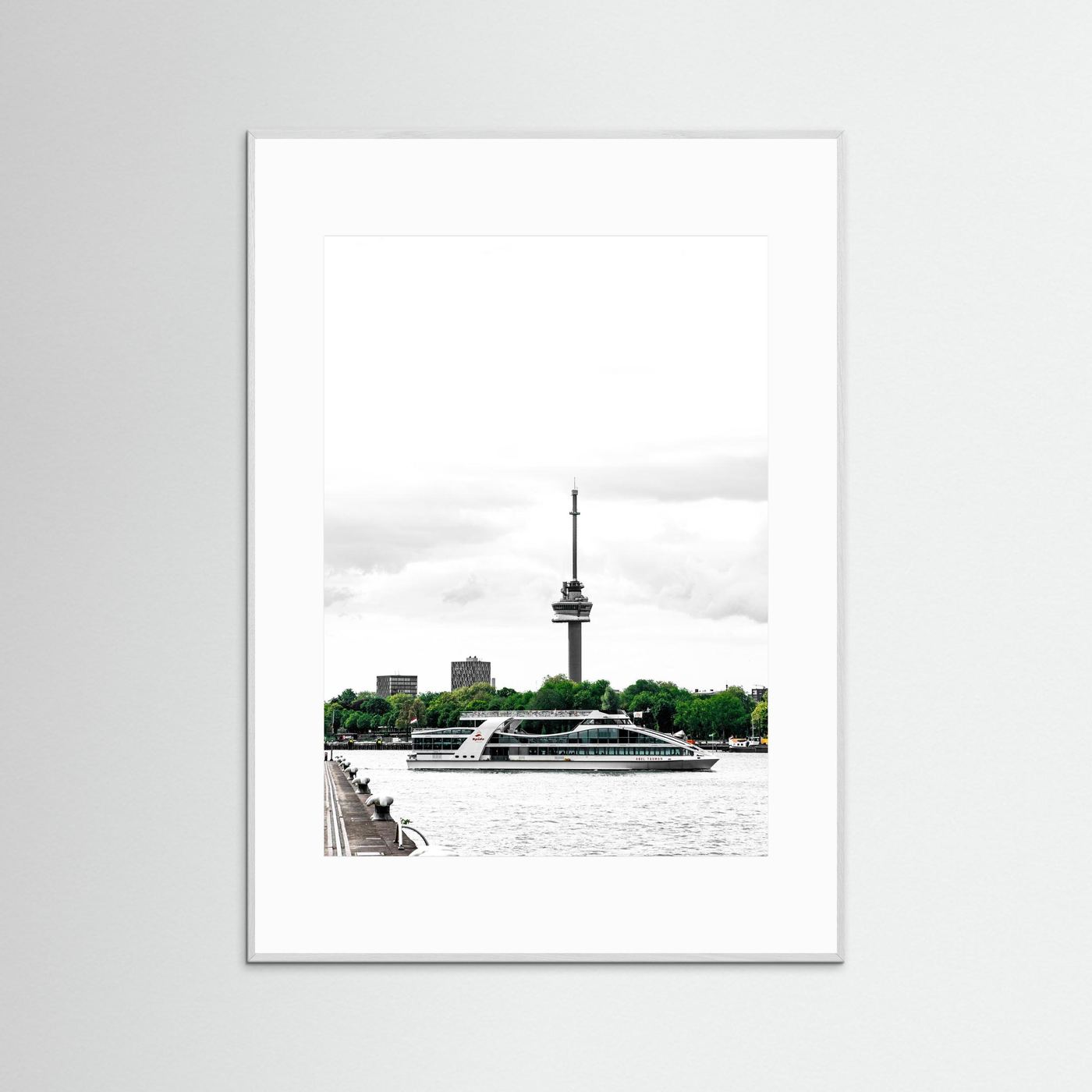  Veerboot vaart voor de Euromast langs, Rotterdam 