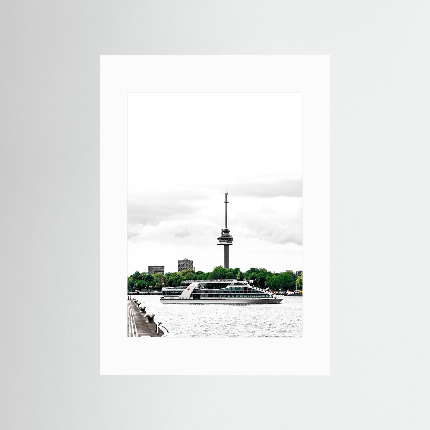  Veerboot vaart voor de Euromast langs, Rotterdam 