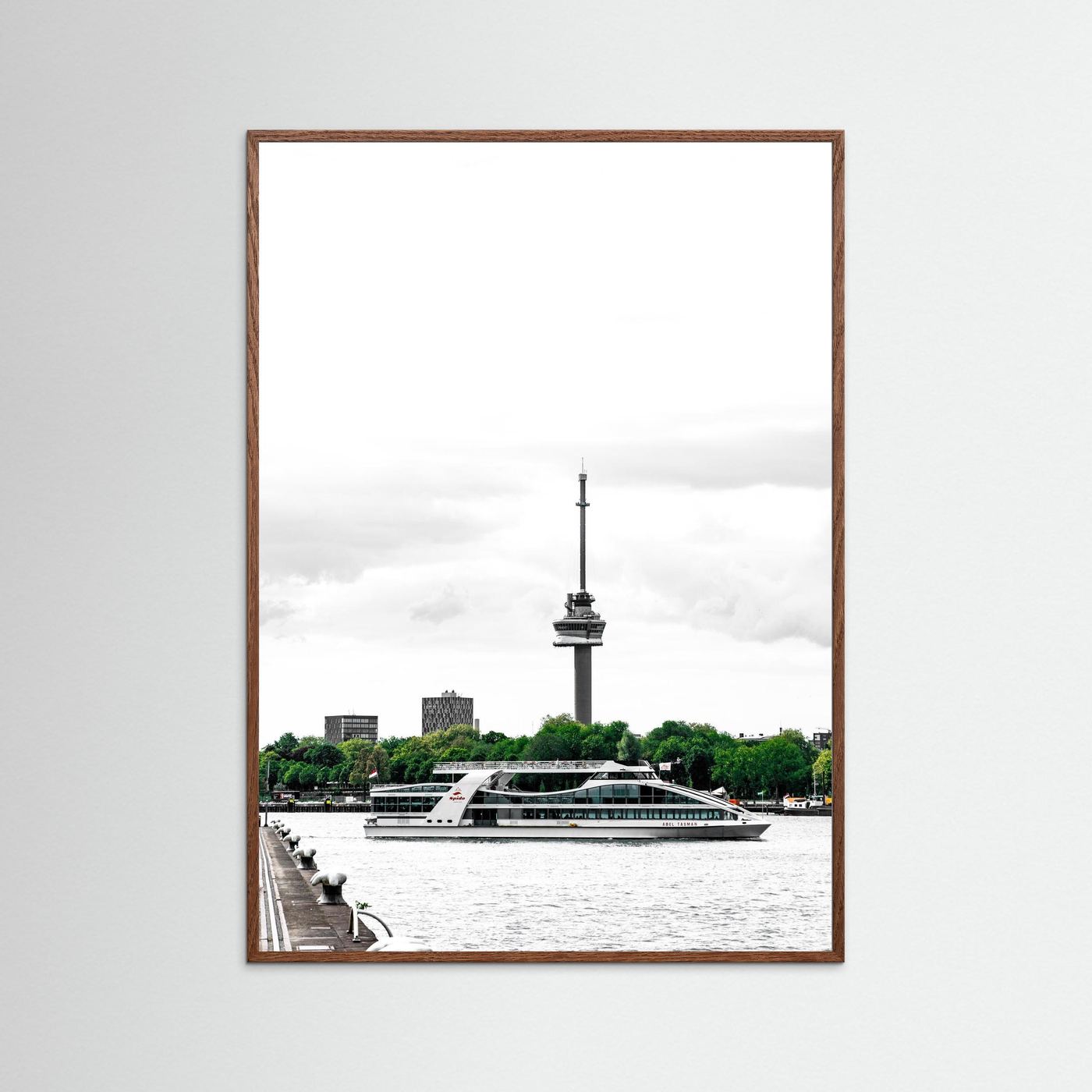  Veerboot vaart voor de Euromast langs, Rotterdam 