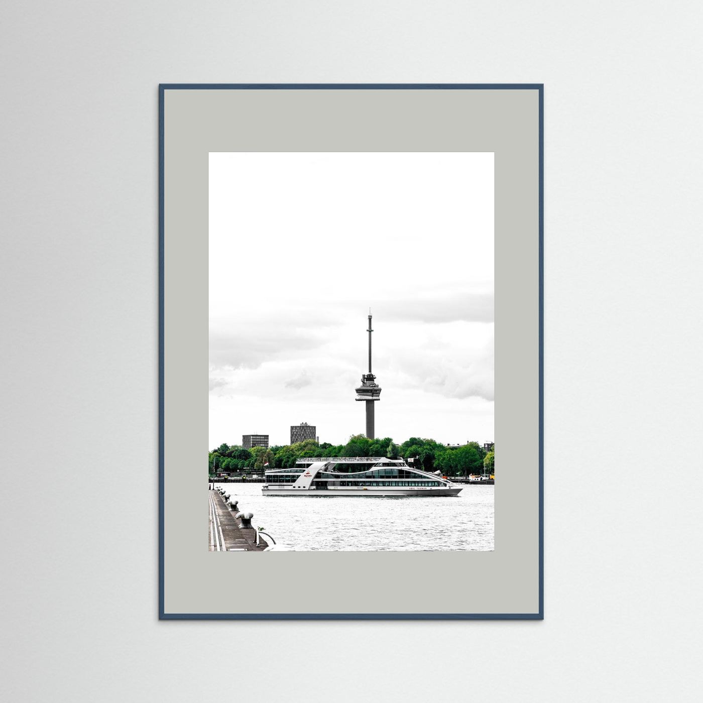  Veerboot vaart voor de Euromast langs, Rotterdam 