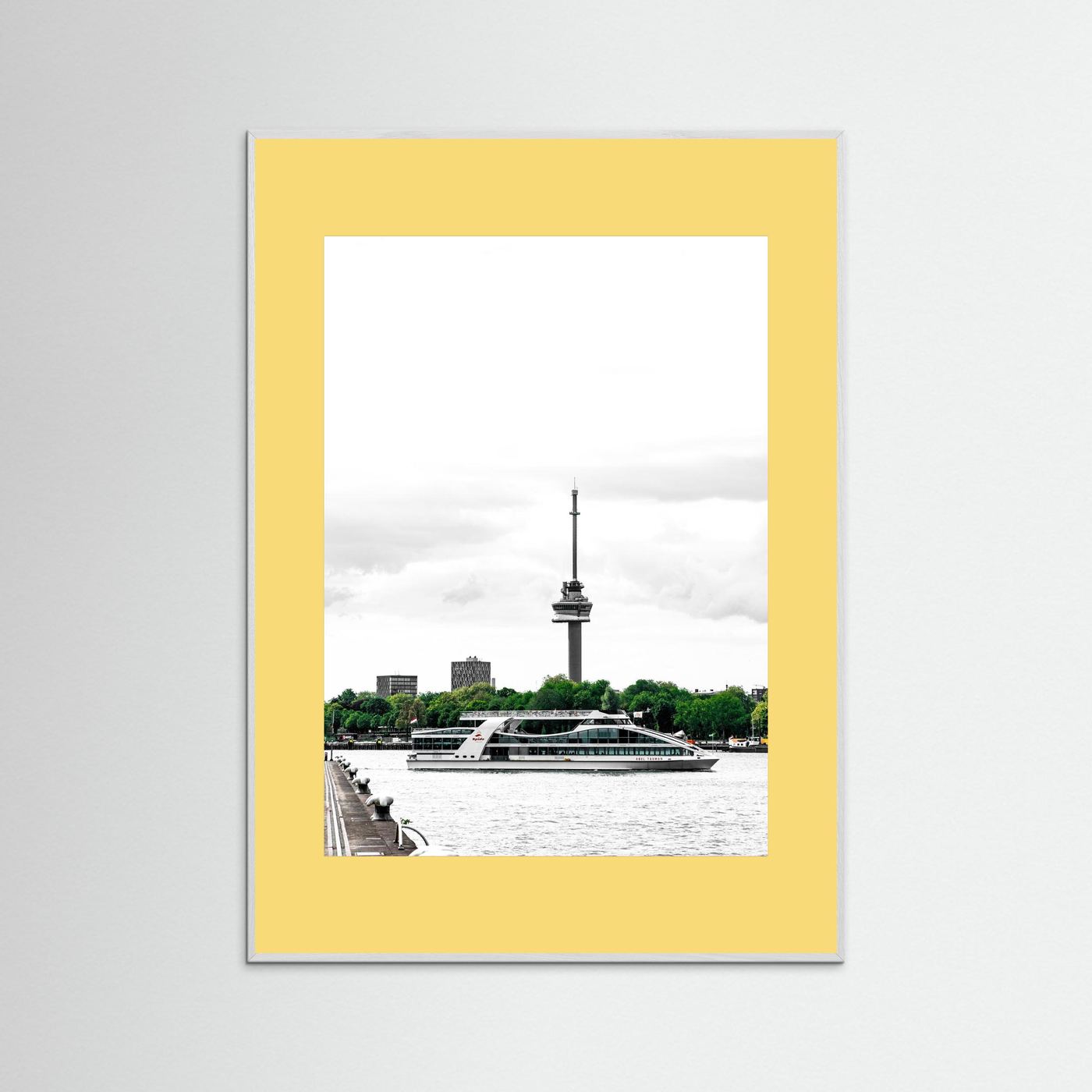  Veerboot vaart voor de Euromast langs, Rotterdam 